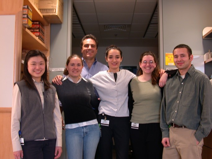 Winter 2003 The (still) young Castilla lab team.jpg