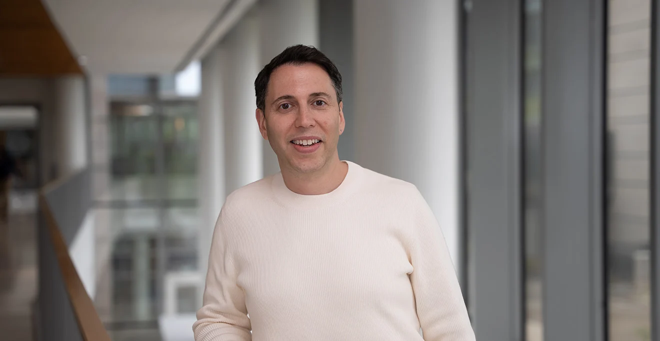 Eviatar Yemini Wins Award for Scialog: Neurobiology and Changing Ecosystems